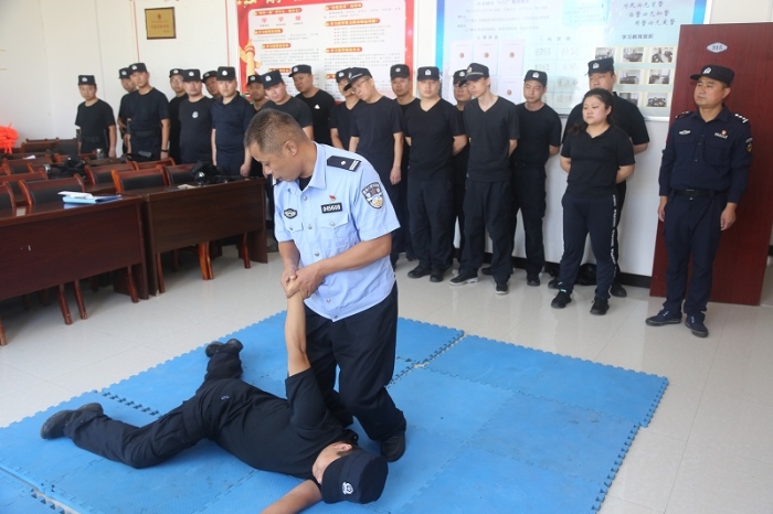 【实战大练兵】市局警训处来公安经开分局调研警务实战技能训练工作