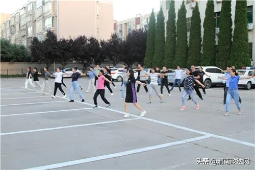 近日，合阳县人民检察院组织开展了全院干警工间操和女干警健身操舞培训操练活动。.webp