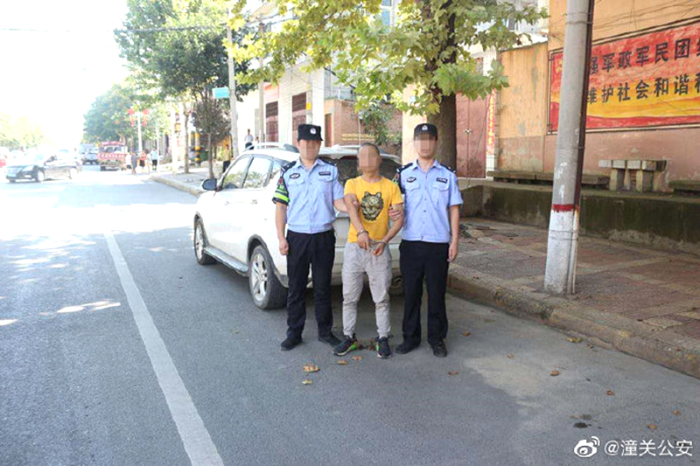近日，潼关公安城关派出所将系列砸车玻璃盗窃案件犯罪嫌疑人关某一举抓获。