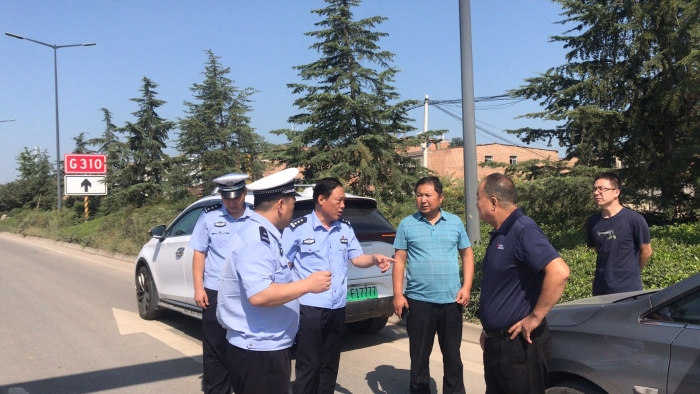 高新交警大队联合街道办事处排查道路交通事故隐患路段