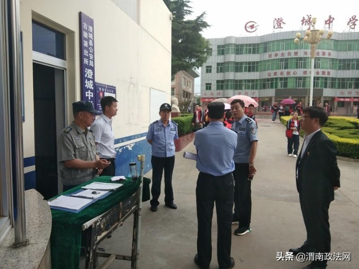 9月初，澄城公安全力投入秋季开学安保工作，为学校顺利开学筑牢安全屏障。