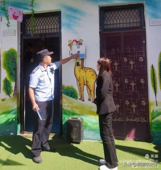 9月1日，为了确保辖区学校开学顺利，加强校园安全保卫工作，合阳县公安局金峪派出所主动开展“护学护校”行动。