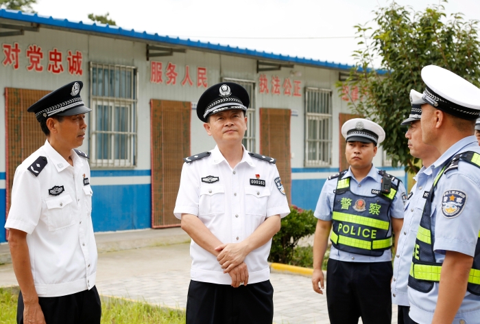 省公安厅交警总队政委刘伟莅临渭南检查指导交通违法行为统一行动(组图)