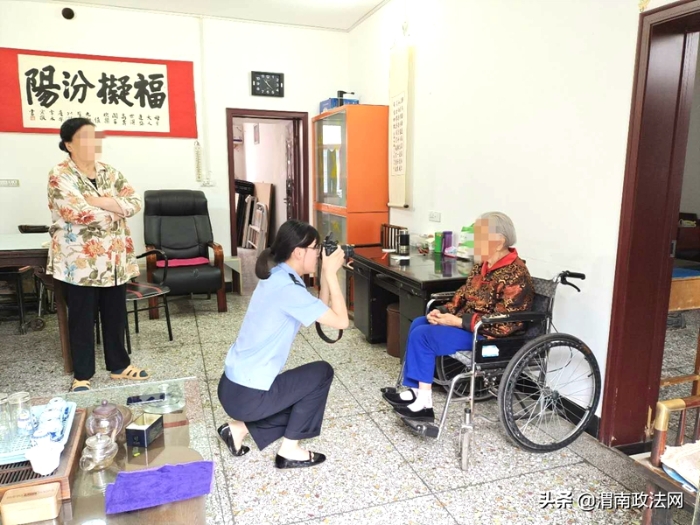 9月8日，合阳县公安局黑池派出所为一位百岁老人上门补办了二代身份证，获得老人及其家属的高度赞扬。
