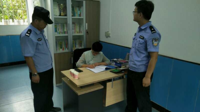 崇业路派出所 开展校园安全检查 打造“平安开学季”