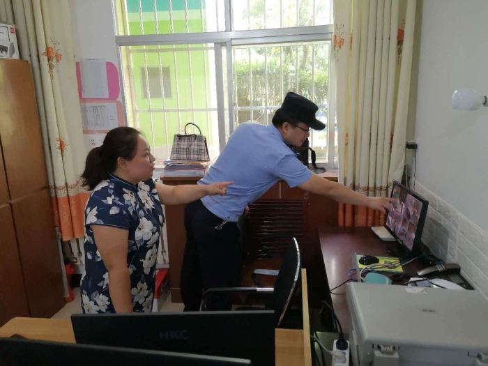 崇业路派出所 开展校园安全检查 打造“平安开学季”