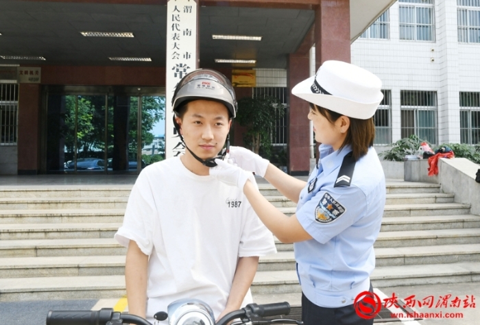 创建全国文明城市 争当文明交通示范者(组图)