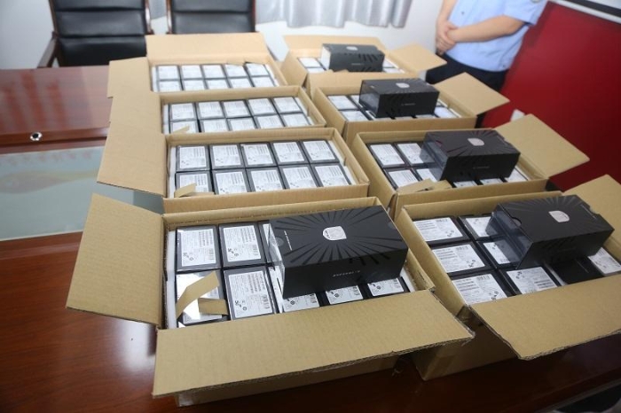 渭南市公安局经开分局举行移动警务终端移交仪式