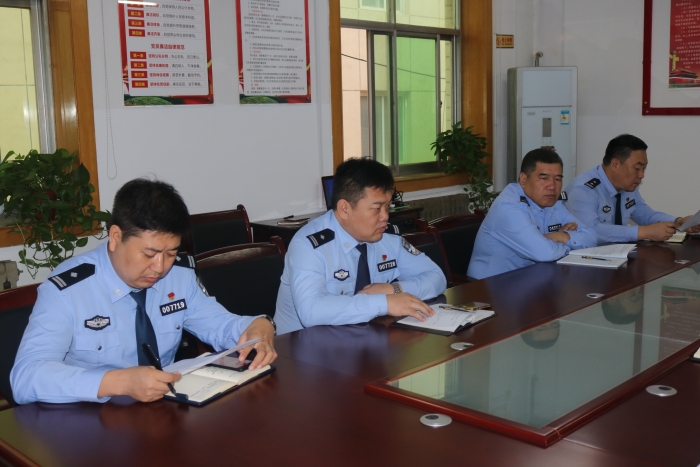高新交警大队召开“双节”前廉政教育会