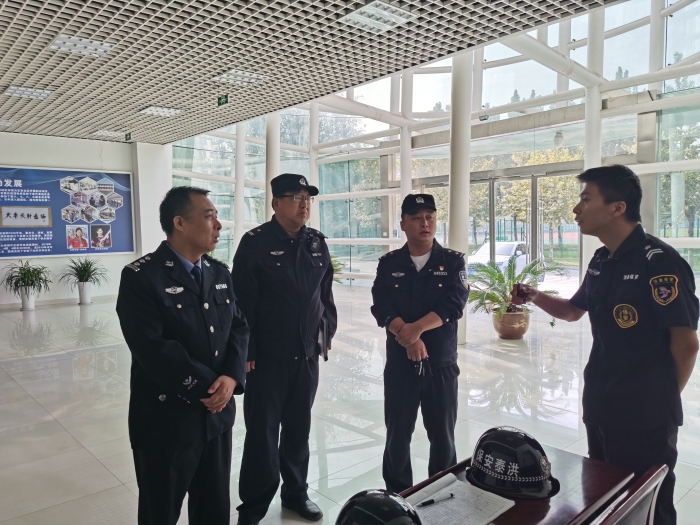 治安大队扎实开展“两节”安全检查