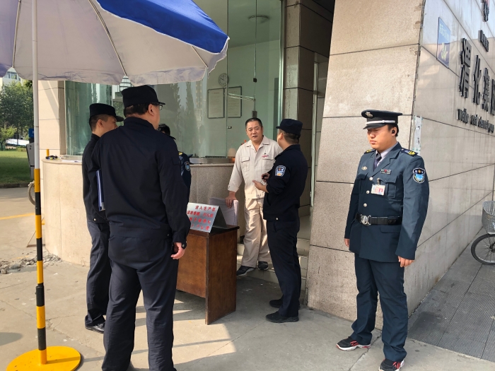 治安大队扎实开展“两节”安全检查