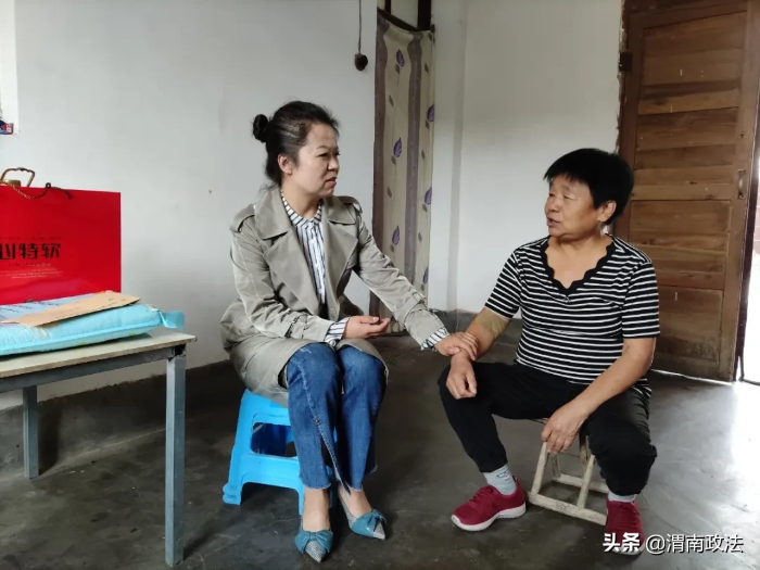 中秋慰问送温暖 扶贫帮困暖民心(图)