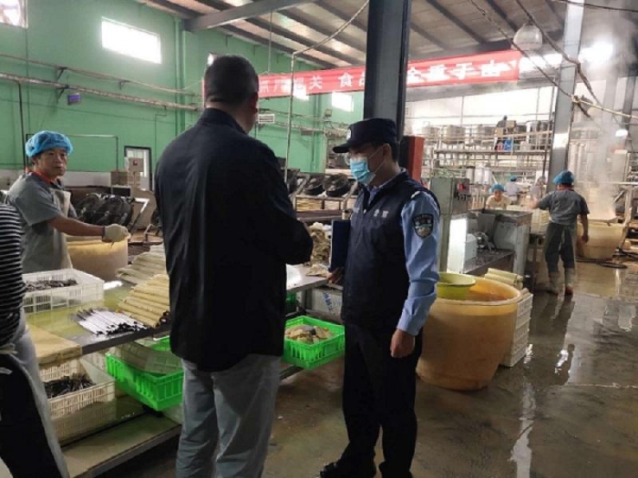 渭南市公安局经开分局治安大队认真开展节前食安联查行动