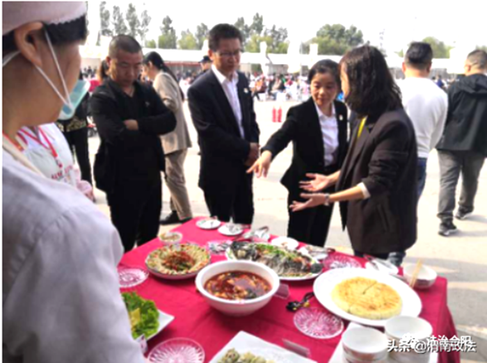 9月25日，合阳县公证处派出公证员对美食大赛进行现场监督公证。