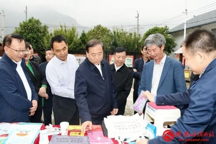 陕西省委普法办第三检查组组长、省人大常委会党组副书记、副主任姜锋一行来渭南市检查验收“七五”普法工作。