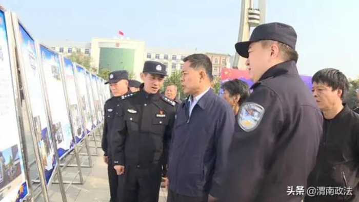 大荔县公安局举行“双节”安保维稳誓师动员大会。