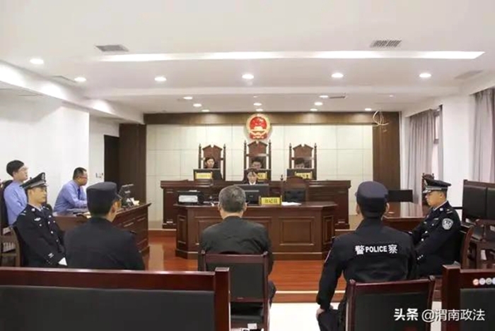 9月22日下午，蒲城法院在第九审判庭公开开庭审理并当庭宣判了被告人杨某某诈骗罪一案。