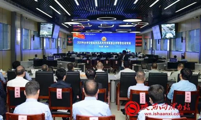 渭南市公安机关反恐处突暨特警跨区域拉动演练观摩现场。记者 杨大君 摄