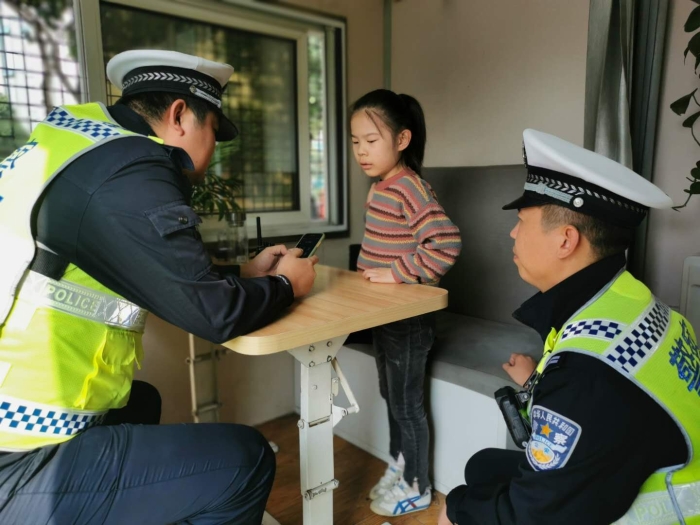 高新交警大队圆满完成“双节”期间交通安保工作