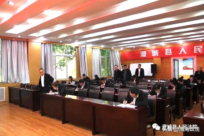 近日，澄城县人民法院政工科和审管办组织全体书记员进行了业务知识考试。.webp