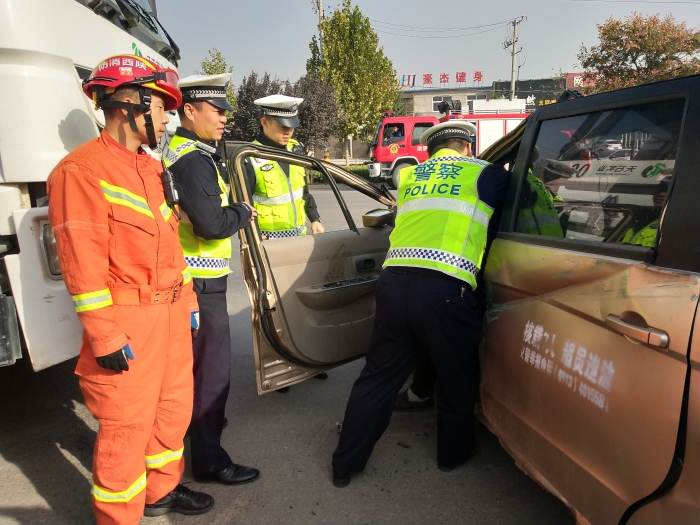 高新交警大队组织开展交通事故应急演练活动