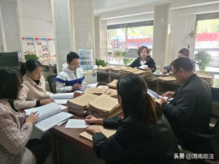 10月23日，大荔县司法局组织开展法律援助案卷质量评查活动。