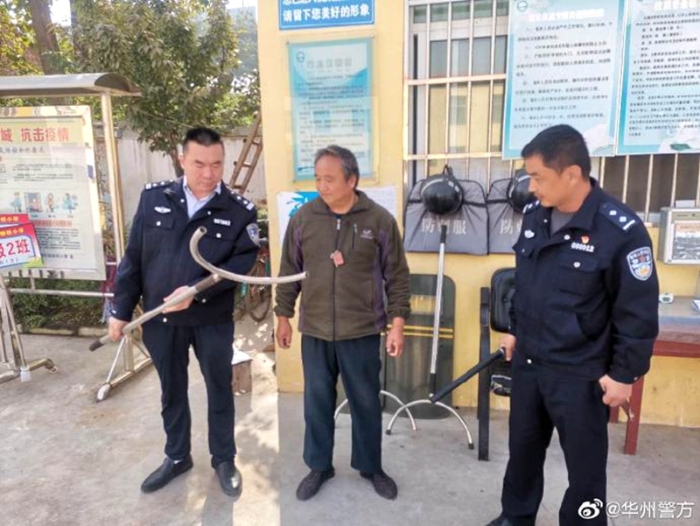 近日,华州公安组织民警们对各中小学校和幼儿园进行全面安全大排查。 近日,华州公安组织民警们对各中小学校和幼儿园进行全面安全大排查。