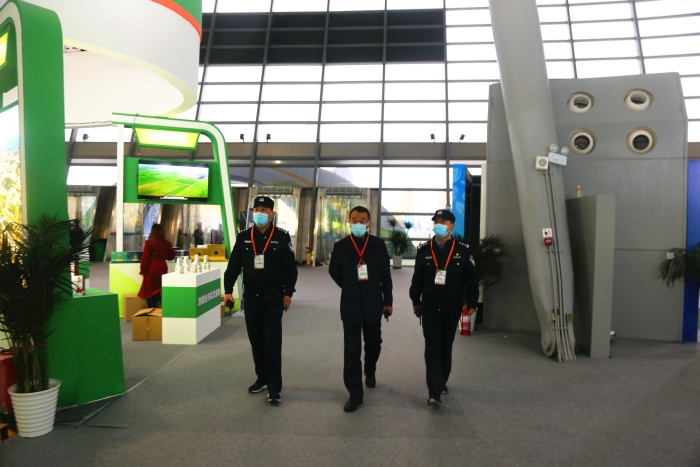 市公安局经开分局全警出动全力做好第七届黄河金三角投资合作交流大会安保工作