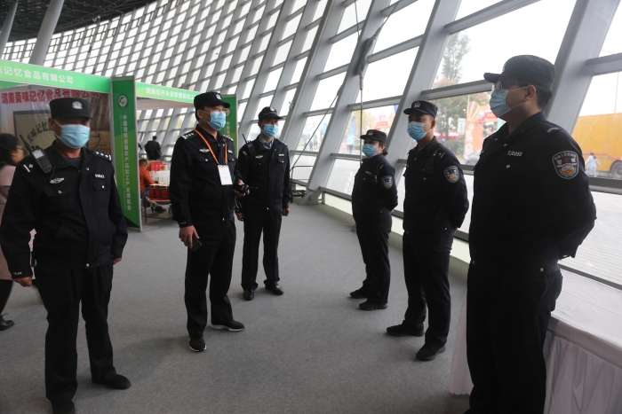 市公安局经开分局全警出动全力做好第七届黄河金三角投资合作交流大会安保工作