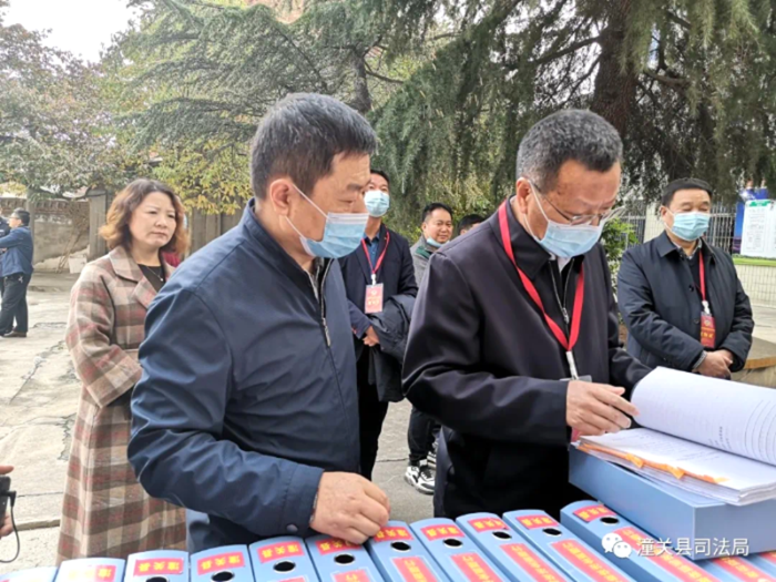 近日，潼关县政协调研法治政府创建工作。