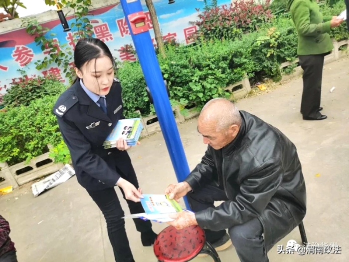 华州司法积极开展法治和平安建设宣传活动。