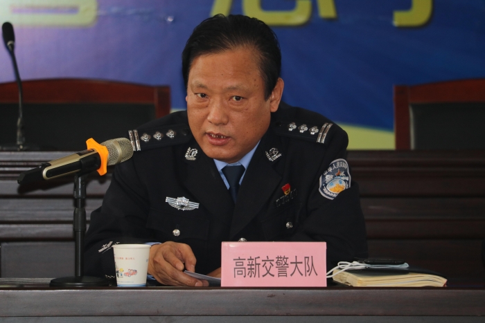 高新交警大队召开“向人民汇报”座谈会