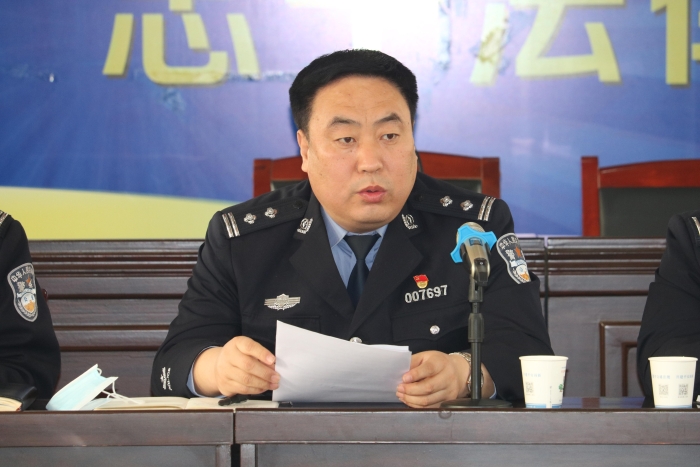 高新交警大队召开“向人民汇报”座谈会