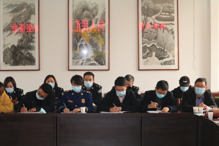 高新交警大队召开“向人民汇报”座谈会