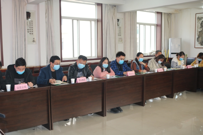 高新交警大队召开“向人民汇报”座谈会