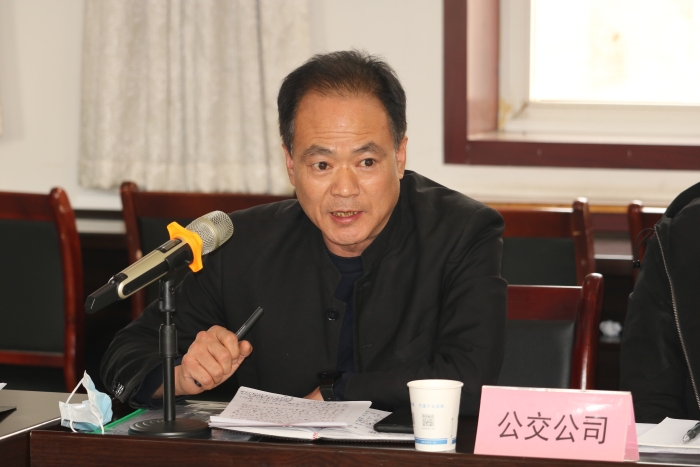 高新交警大队召开“向人民汇报”座谈会