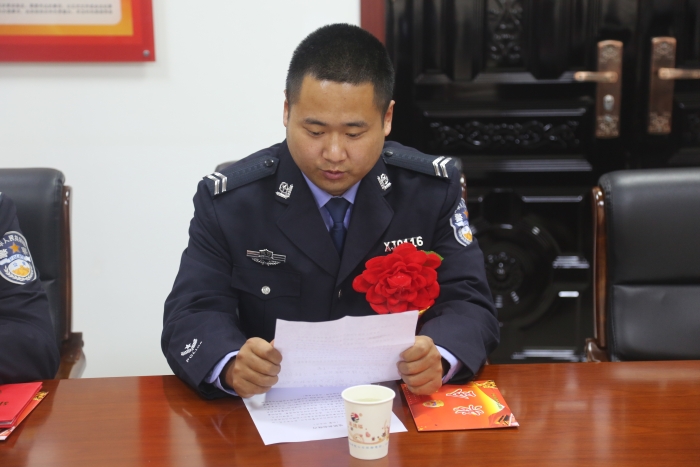 渭南市公安局经开分局举办人民警察授奖仪式