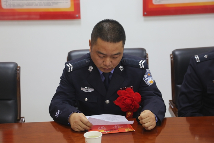 渭南市公安局经开分局举办人民警察授奖仪式