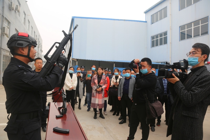 渭南市公安局经开分局扎实开展深化平安建设暨向人民报告主题活动