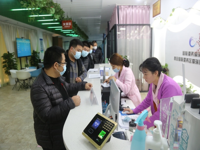 渭南市公安局经开分局组织民辅警开展健康体检