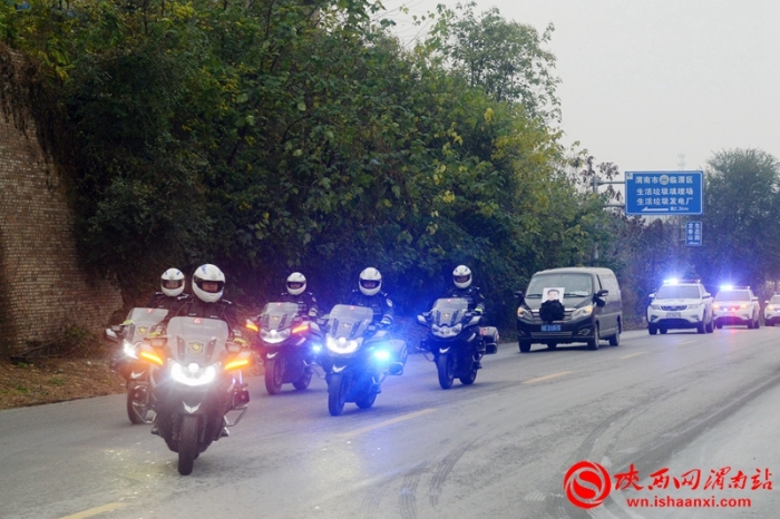 泪别英雄！渭南各界痛别因公牺牲民警张周亮(组图)