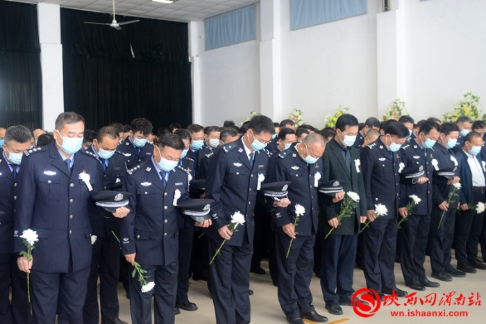 泪别英雄！渭南各界痛别因公牺牲民警张周亮(组图)