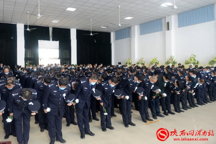 泪别英雄！渭南各界痛别因公牺牲民警张周亮(组图)