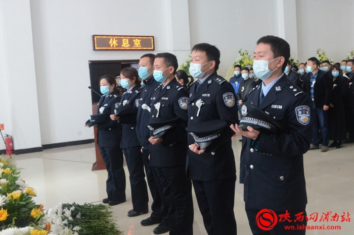 泪别英雄！渭南各界痛别因公牺牲民警张周亮(组图)