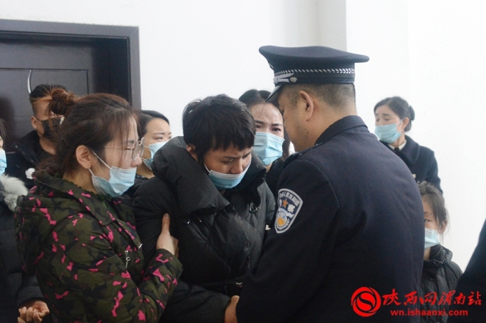 泪别英雄！渭南各界痛别因公牺牲民警张周亮(组图)