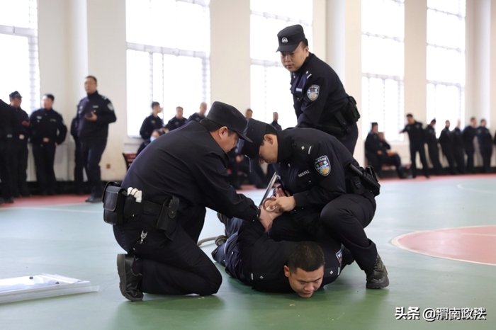 11月20日，富平县公安局开展“2020年全警实战大练兵验收活动”。