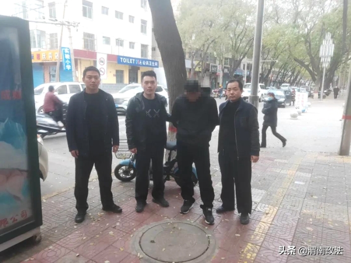 近日，合阳公安九龙派出所民警抓获网上在逃嫌疑犯。