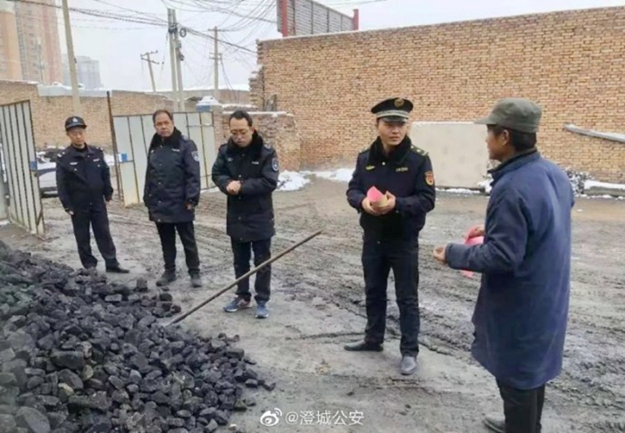 近日，澄城公安环食药大队联合生态分局、城市管理综合执法局开展禁止燃放烟花爆竹和散煤禁烧宣传活动。