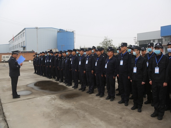 战严寒砺斗志 练精兵铸警魂--渭南市公安局经开分局警务辅助人员队列训练如火如荼开展