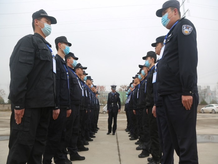 战严寒砺斗志 练精兵铸警魂--渭南市公安局经开分局警务辅助人员队列训练如火如荼开展